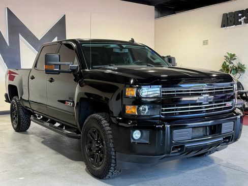 Used 2016 Chevrolet Silverado 2500 LT w/ Midnight Edition AWD/4WD image 3
