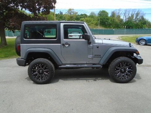 Used 2013 Jeep Wrangler Sport AWD/4WD image 9