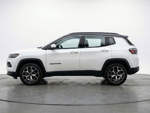 Used 2025 Jeep Compass Limited image 5