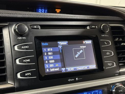 Used 2015 Toyota Highlander Plus AWD/4WD image 14