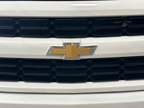 Used 2018 Chevrolet Silverado 1500 Custom w/ Custom Value Package AWD/4WD image 35