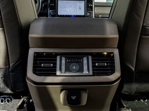 Used 2026 Ford F450 Platinum w/ Platinum Plus Package image 30