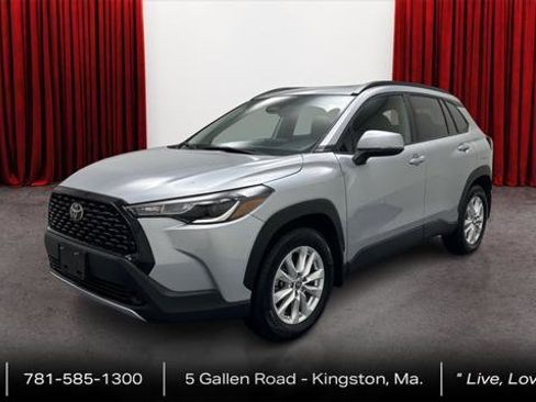 Certified 2024 Toyota Corolla Cross LE image 1