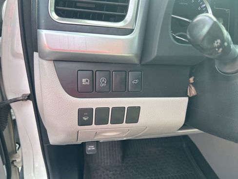 Used 2017 Toyota Highlander XLE w/ Carpet Mat Package image 23