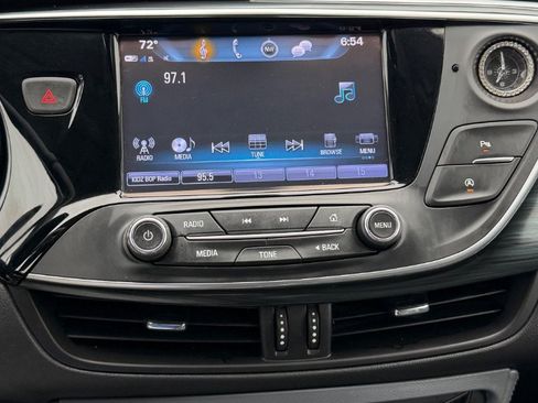 Used 2020 Buick Envision Essence FWD image 11