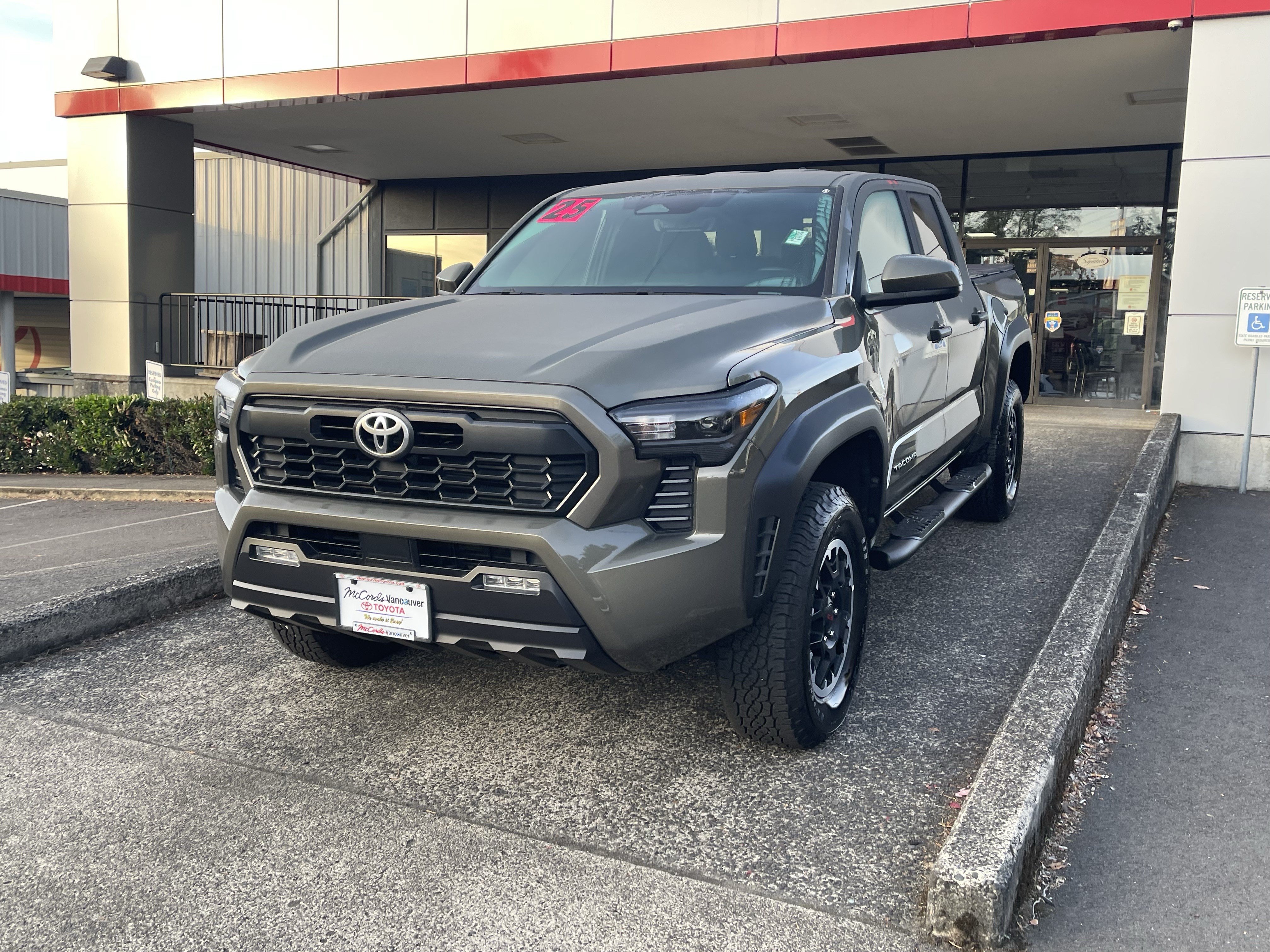 Certified 2025 Toyota Tacoma TRD Off-Road AWD/4WD image 3