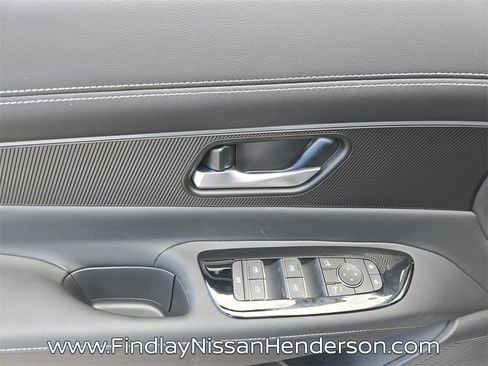 New 2025 Nissan Murano SV image 9