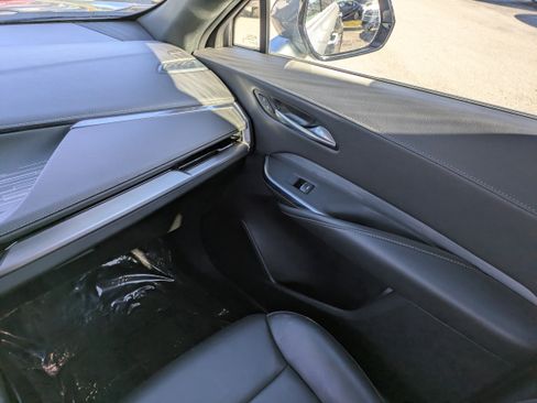 Used 2025 Cadillac XT4 Premium Luxury image 19