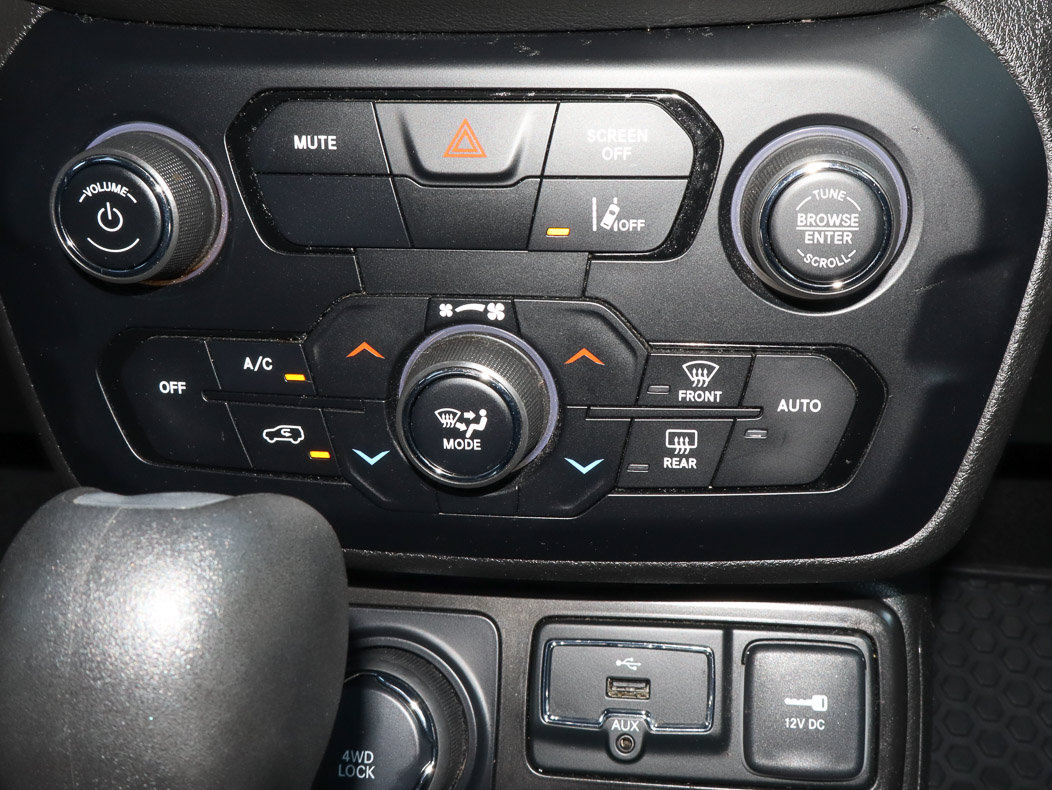 Used 2022 Jeep Renegade Latitude AWD/4WD image 19