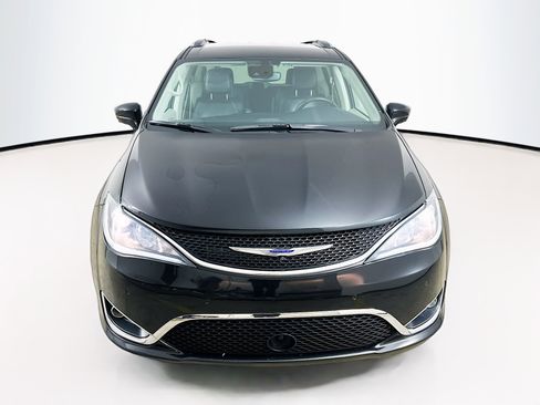 Used 2020 Chrysler Pacifica Touring-L Plus w/ Tire & Wheel Group image 2