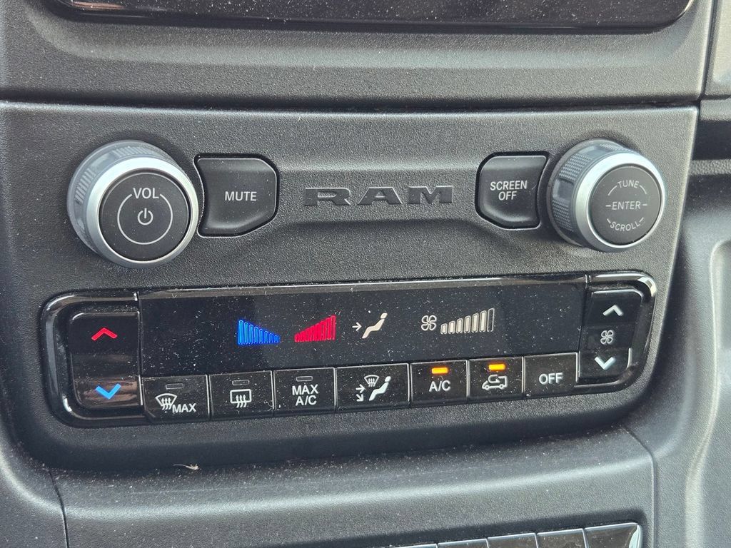 Used 2025 RAM ProMaster 2500 w/ Convenience Group FWD image 17
