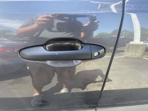 Used 2016 Toyota Tacoma SR image 15