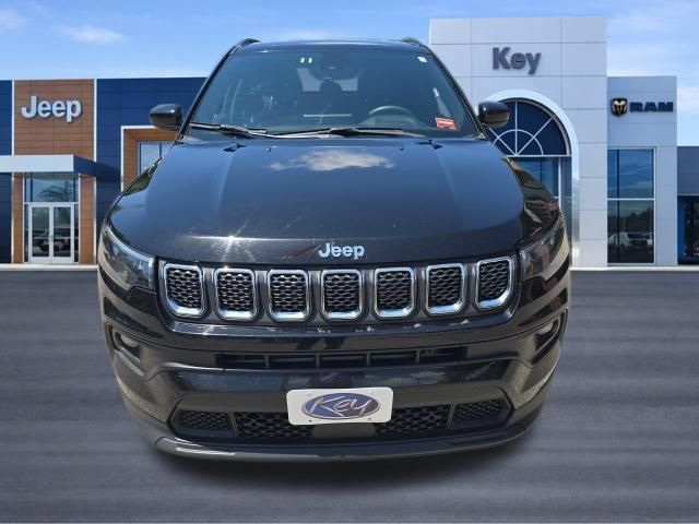 Used 2024 Jeep Compass Latitude AWD/4WD image 2