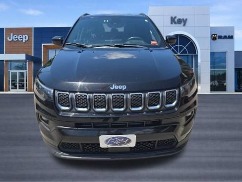 Used 2024 Jeep Compass Latitude AWD/4WD image 2