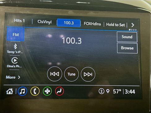 Used 2023 Chevrolet Traverse LT image 21