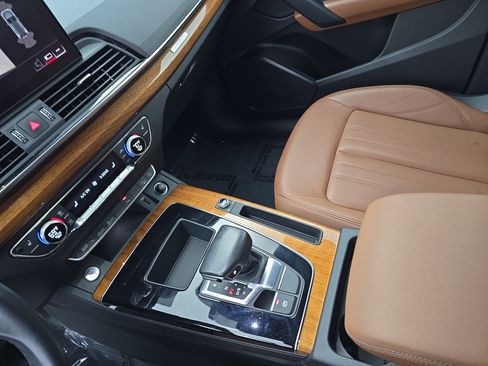 Used 2023 Audi Q5 2.0T Premium w/ Convenience Package image 24