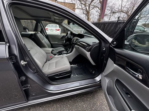 Used 2016 Honda Accord Touring image 19