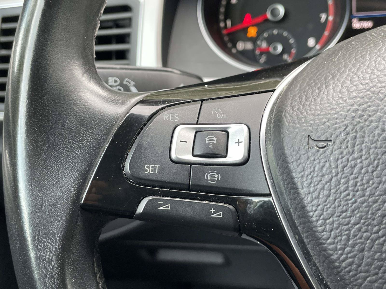 Used 2019 Volkswagen Atlas SE FWD image 22