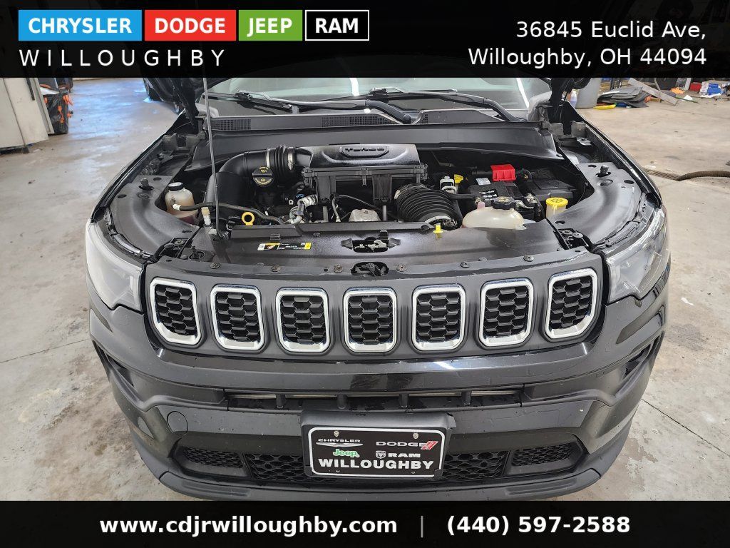 Used 2024 Jeep Compass Latitude AWD/4WD image 35