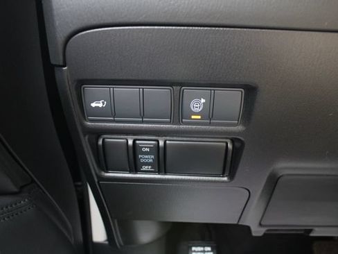 Used 2021 Nissan Armada SL w/ Captain's Chairs Package AWD/4WD image 11