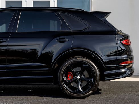 Used 2024 Bentley Bentayga image 15
