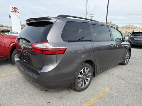 Used 2019 Toyota Sienna XLE Premium AWD/4WD image 7