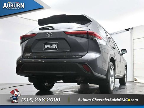 Used 2021 Toyota Highlander LE AWD/4WD image 25