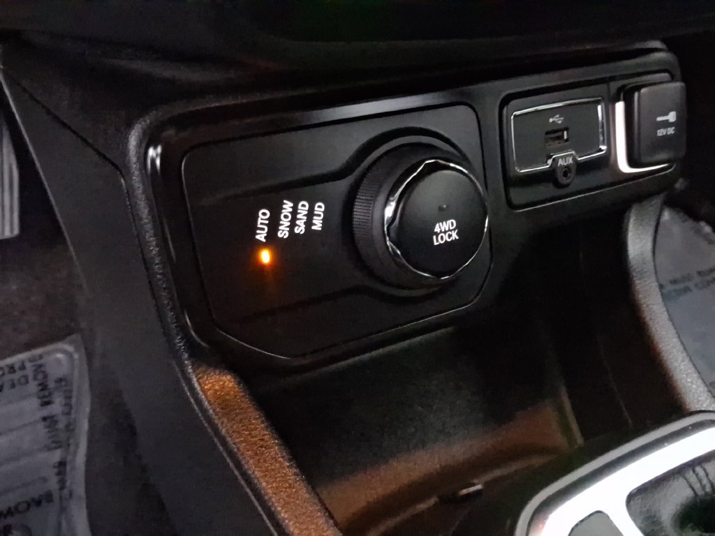 Used 2023 Jeep Renegade Latitude AWD/4WD image 20