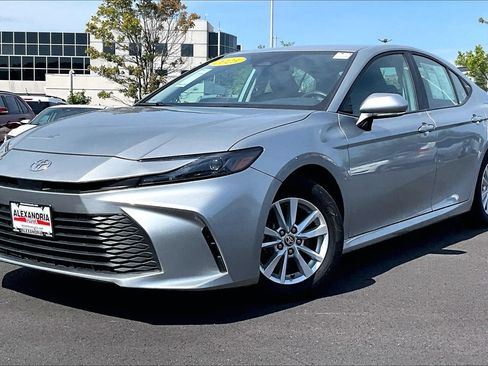 Used 2025 Toyota Camry LE FWD image 1