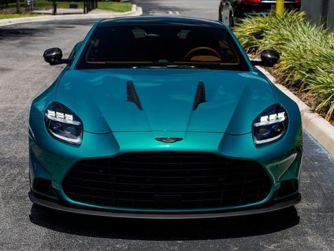 Used 2025 Aston Martin Vanquish RWD image 8