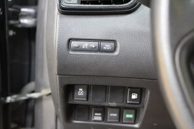 Used 2018 Nissan Rogue SV AWD/4WD image 15