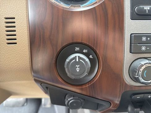 Used 2011 Ford F250 Lariat w/ Lariat Interior Pkg image 30