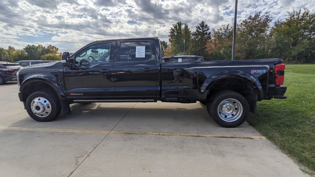Used 2025 Ford F450 Platinum w/ FX4 Off-Road Package AWD/4WD image 6