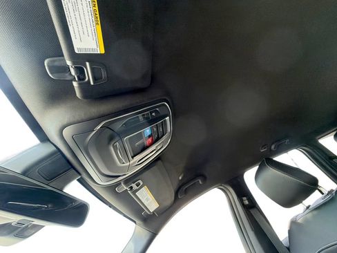 Used 2025 Jeep Grand Cherokee Altitude RWD image 16
