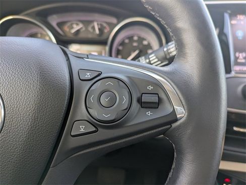 Used 2020 Buick Envision Essence image 32