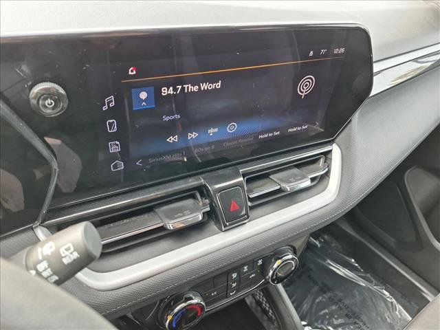 Used 2025 Chevrolet TrailBlazer LT AWD/4WD image 14