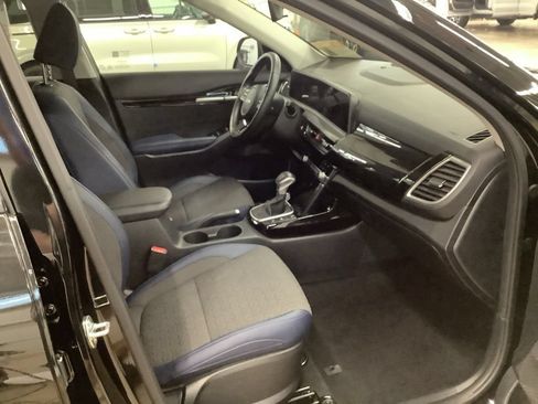 Certified 2025 Kia Seltos S AWD/4WD image 14