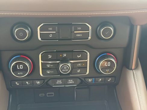Used 2024 Chevrolet Tahoe High Country w/ Advanced Technology Package AWD/4WD image 11