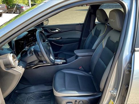 Used 2025 Chevrolet Trax ACTIV FWD image 23
