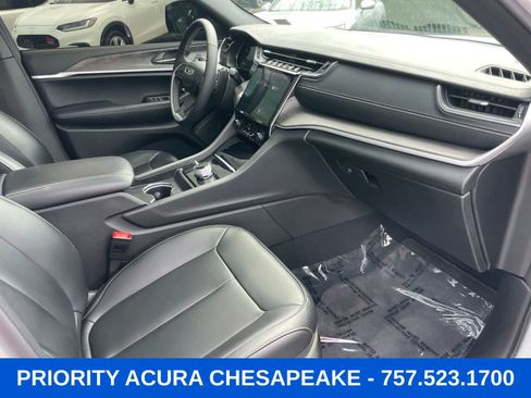 Used 2025 Jeep Grand Cherokee L Limited w/ Black Appearance Package AWD/4WD image 26