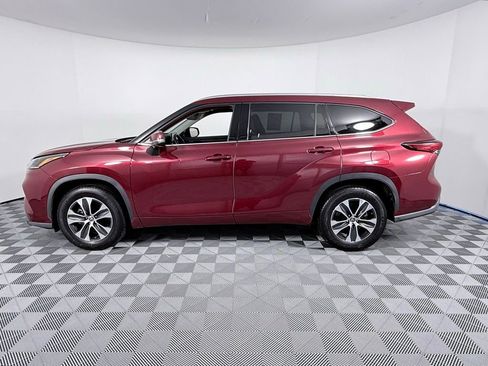 Used 2021 Toyota Highlander XLE image 7