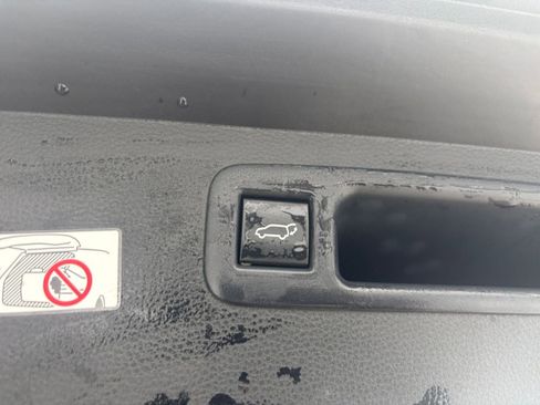 Used 2025 Toyota Highlander LE image 23