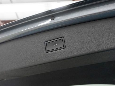 Used 2024 Volkswagen Tiguan SE AWD/4WD image 11