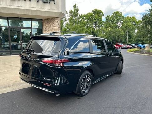 Used 2025 Toyota Sienna Platinum AWD/4WD image 7
