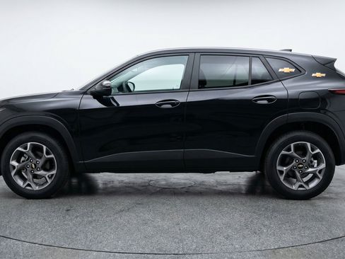 Used 2025 Chevrolet Trax LT w/ LT Convenience Package FWD image 5