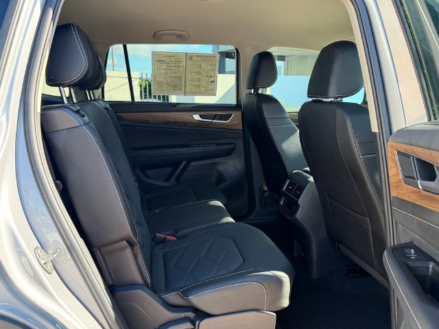 Used 2025 Volkswagen Atlas SE AWD/4WD image 18