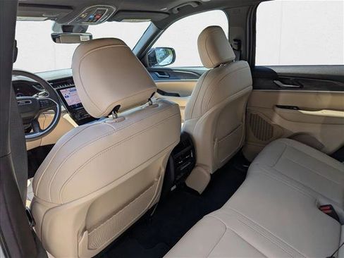New 2025 Jeep Grand Cherokee Limited image 23