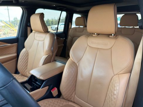 Used 2022 Jeep Grand Cherokee Summit AWD/4WD image 19