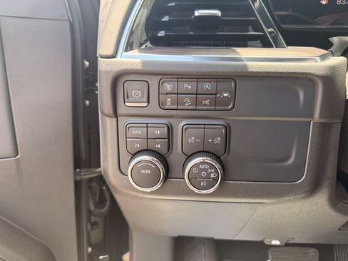 Used 2025 Chevrolet Suburban Z71 AWD/4WD image 8