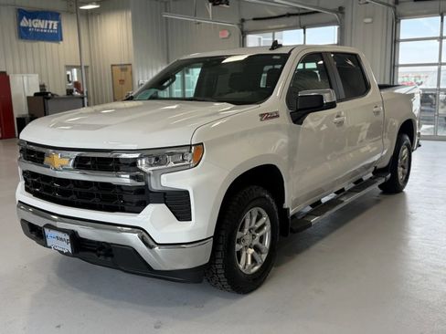 Used 2025 Chevrolet Silverado 1500 LT AWD/4WD image 6